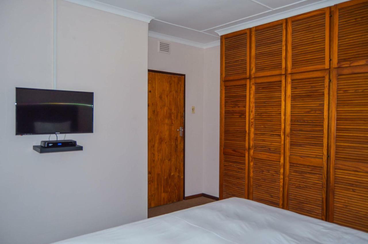 Emangunini Guest House Ричардс-Бей Экстерьер фото