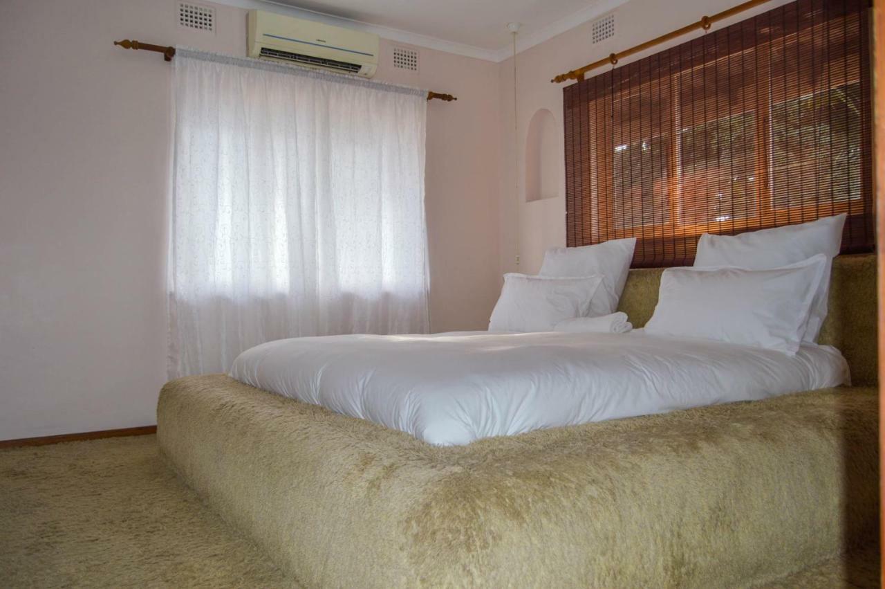 Emangunini Guest House Ричардс-Бей Экстерьер фото