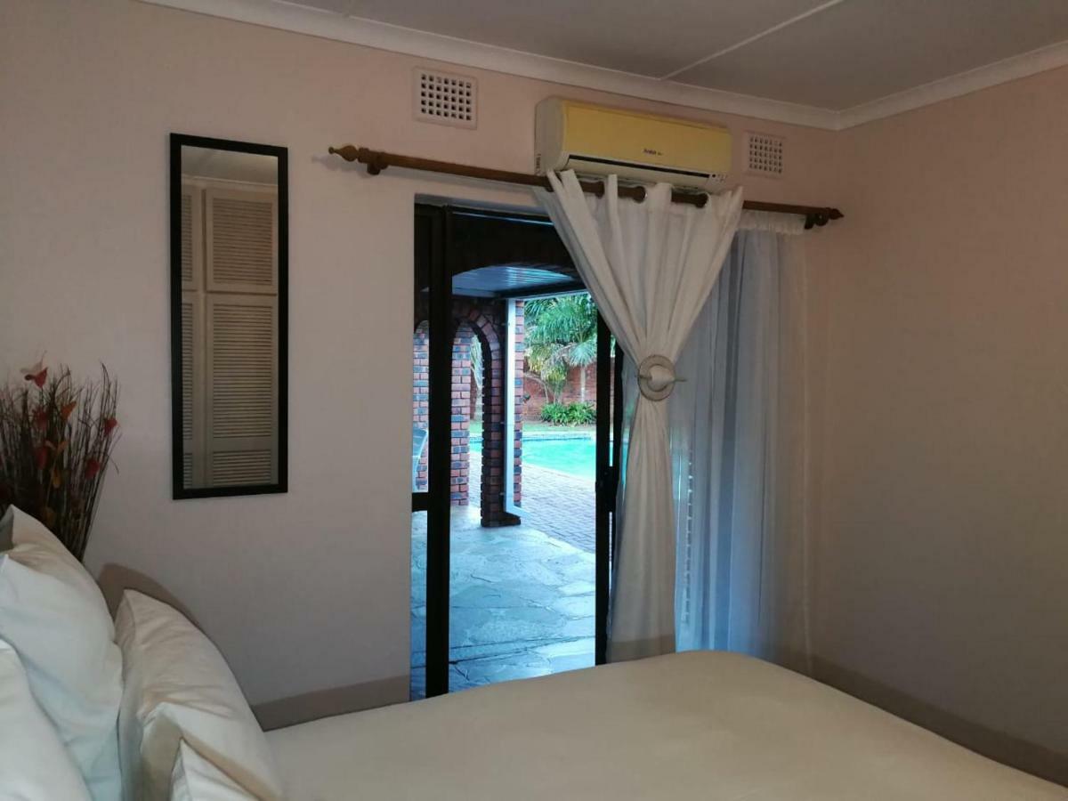 Emangunini Guest House Ричардс-Бей Экстерьер фото