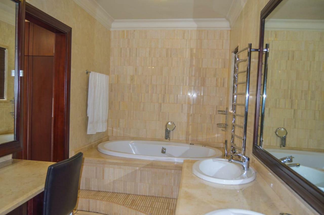 Emangunini Guest House Ричардс-Бей Экстерьер фото
