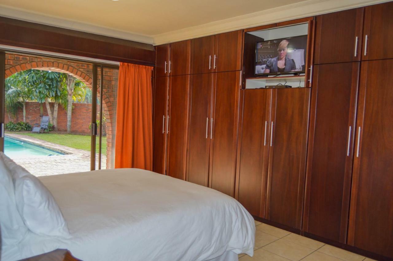 Emangunini Guest House Ричардс-Бей Экстерьер фото