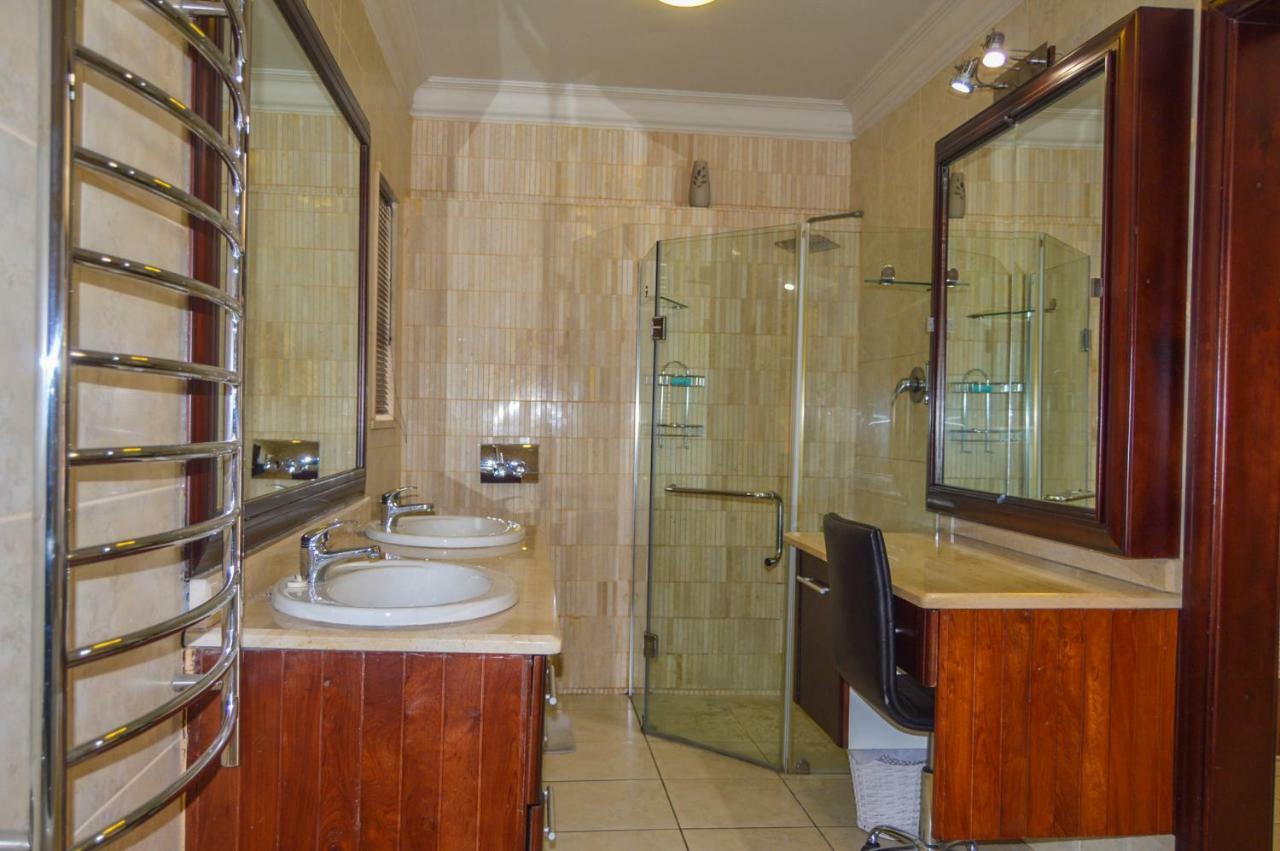 Emangunini Guest House Ричардс-Бей Экстерьер фото