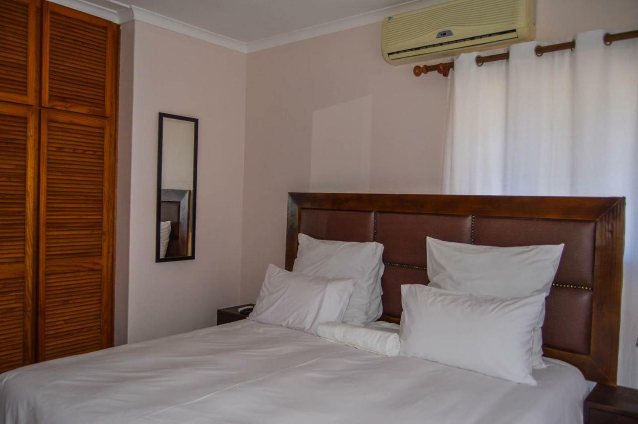 Emangunini Guest House Ричардс-Бей Экстерьер фото