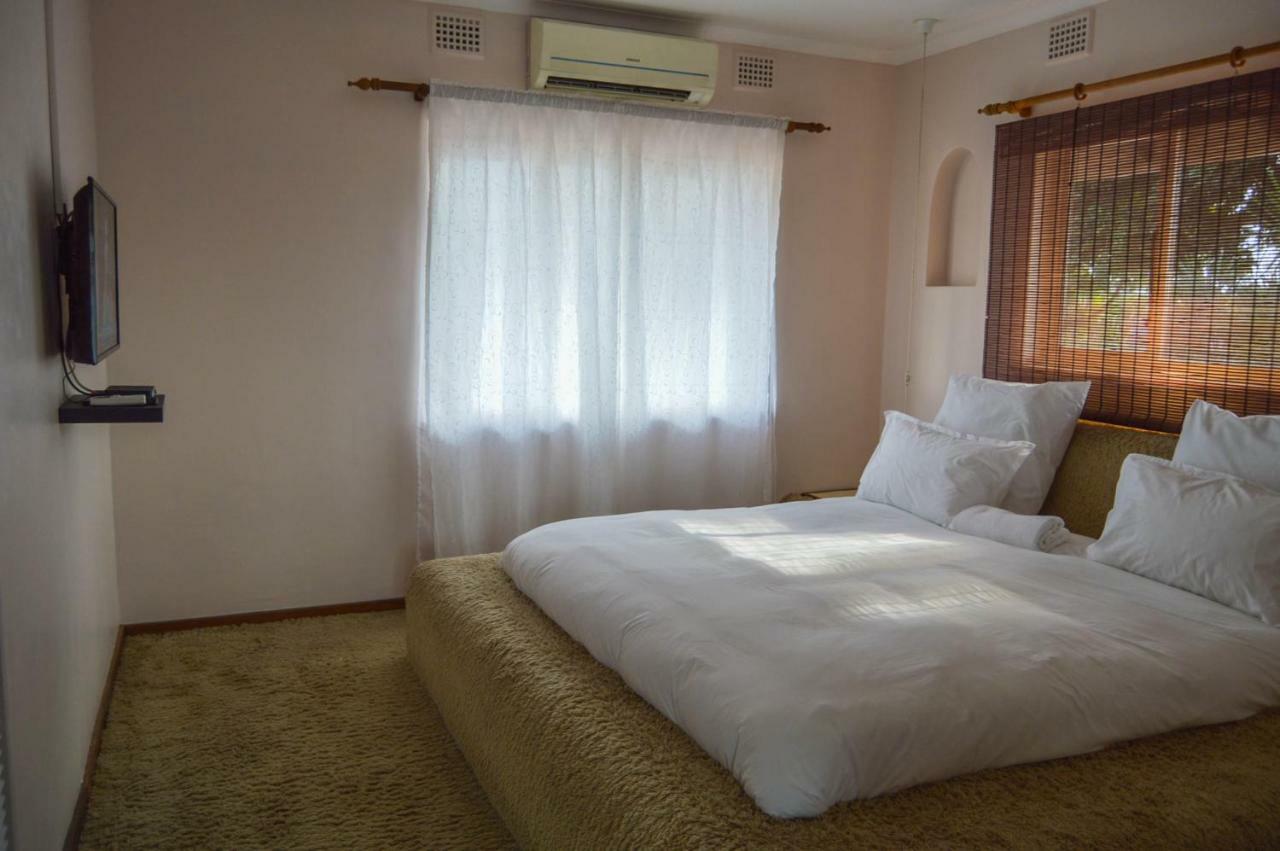 Emangunini Guest House Ричардс-Бей Экстерьер фото