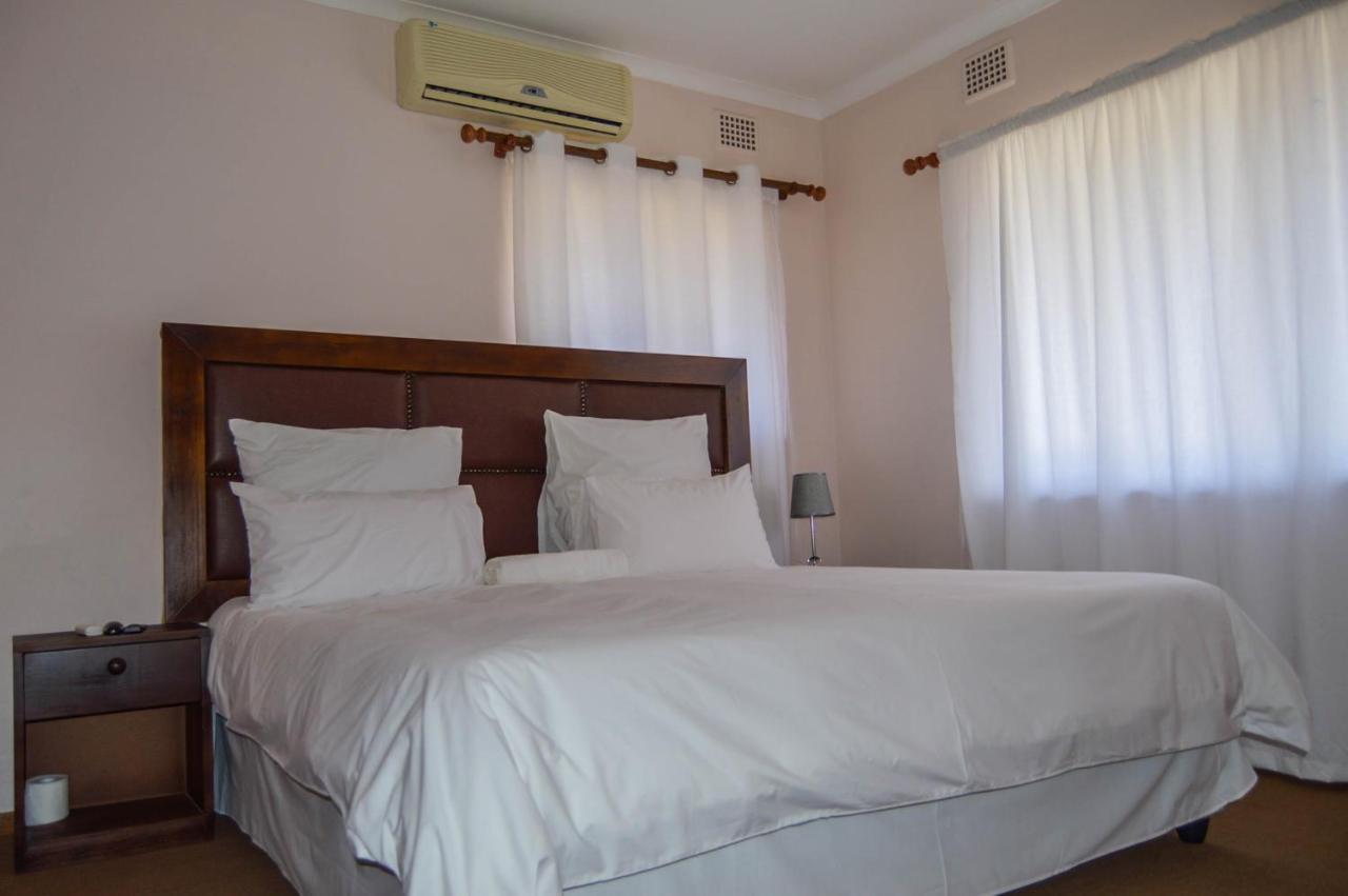 Emangunini Guest House Ричардс-Бей Экстерьер фото