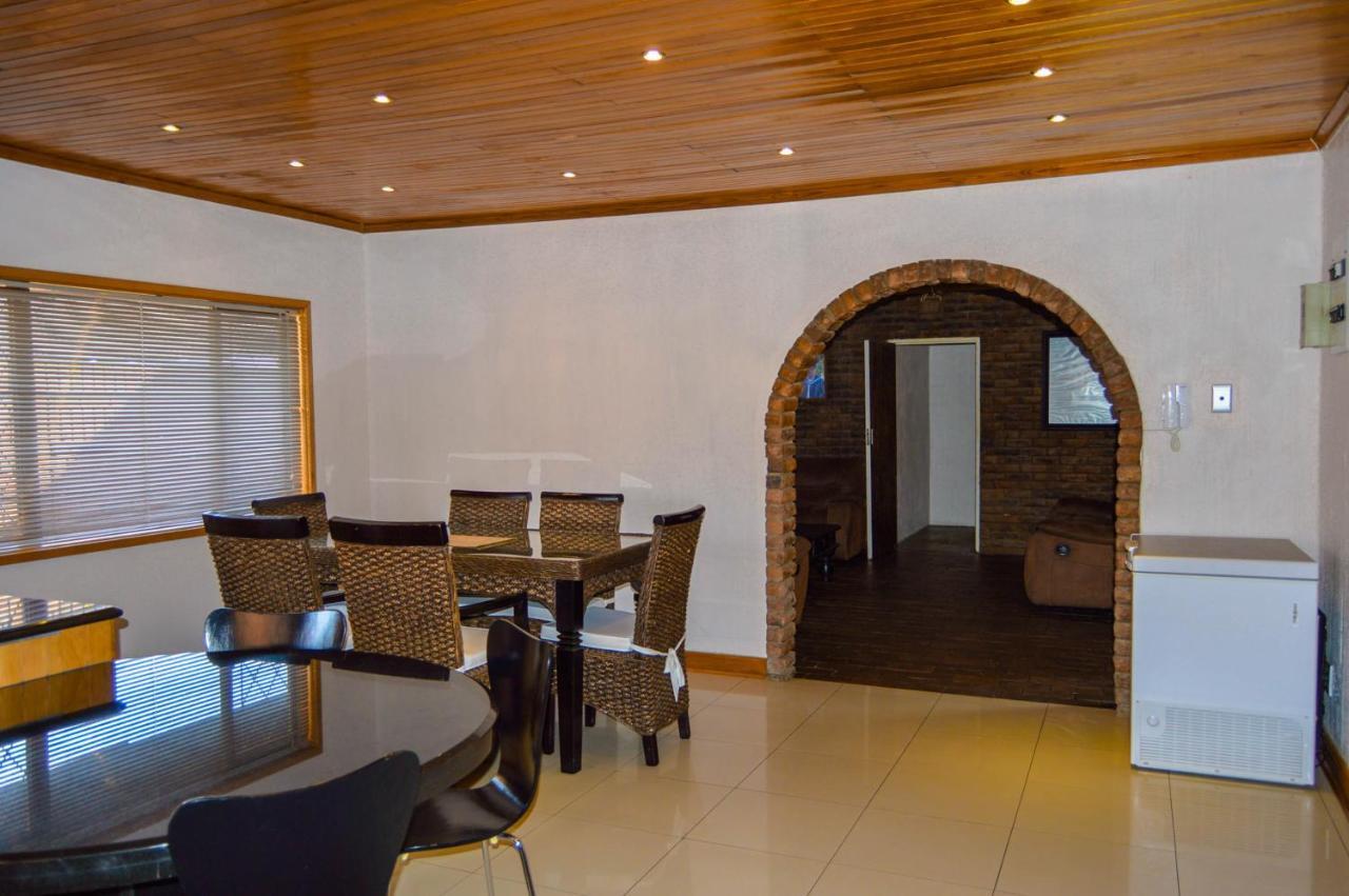 Emangunini Guest House Ричардс-Бей Экстерьер фото